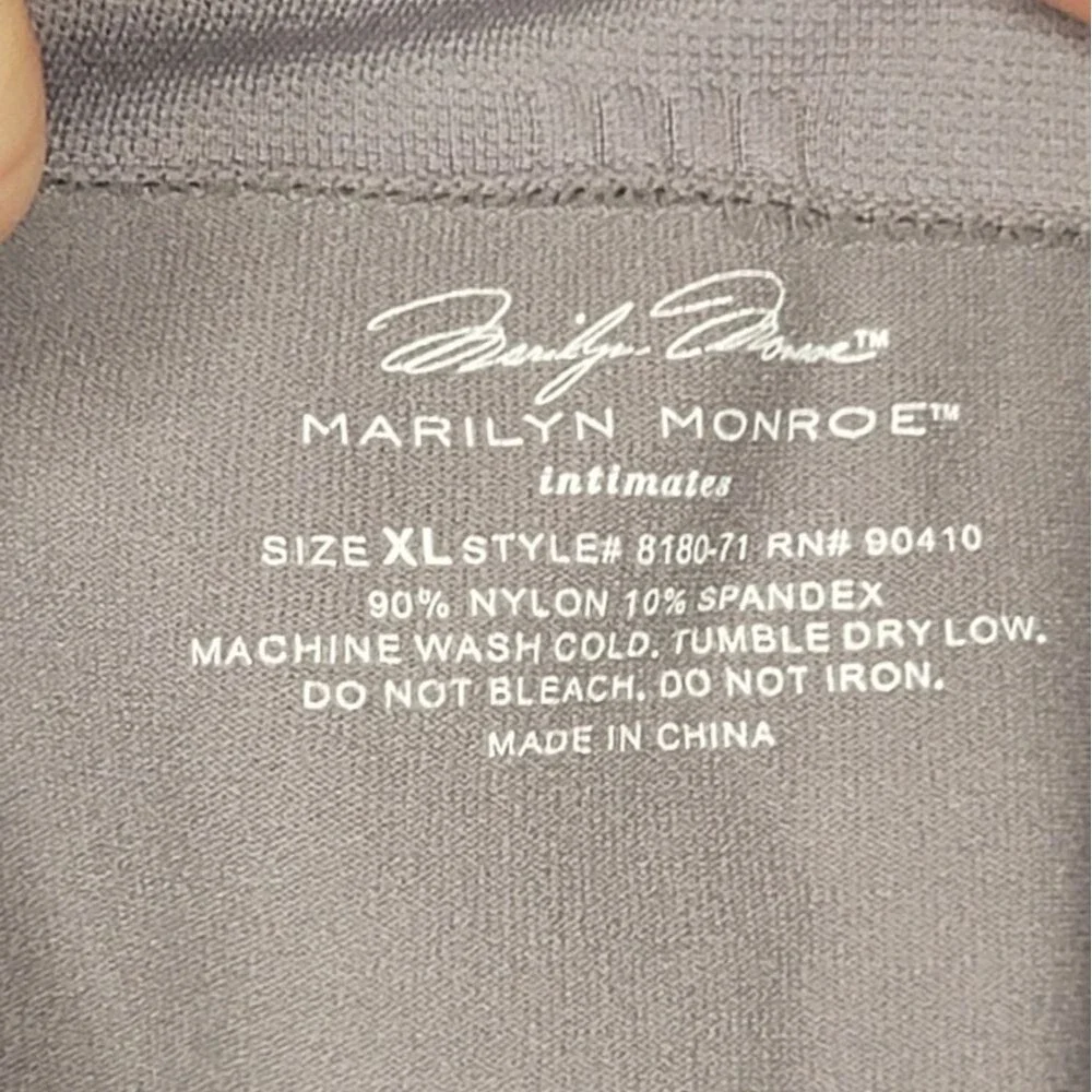 0148. NWOTs ~ Marilyn Monroe Intimates ~ XL ~ So easy to wear!